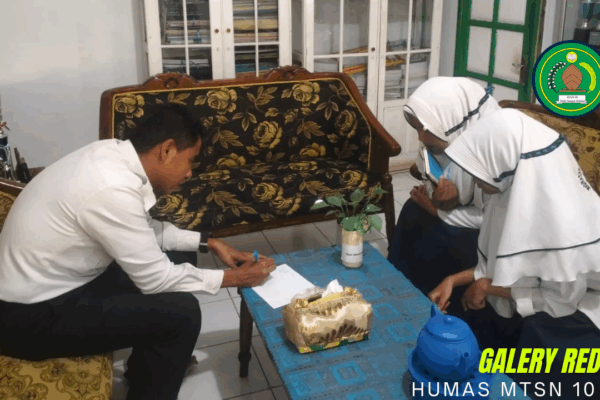 Wakamad Humas Koordinasi dengan Ketua PMR MTsN 10 HSS, Bahas Jadwal Pelayanan Kesehatan untuk Peserta Didik