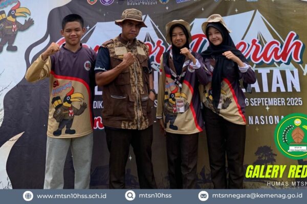 1. Pembina Utama Pramuka MTsN 10 HSS Beri