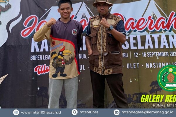 3. Siswa MTsN 10 HSS Pimpin Api Unggun dan Upacara Penutupan Jambore