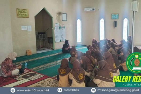 MTsN 10 Hulu Sungai Selatan Gelar Sosialisasi Kesehatan Remaja untuk Siswi Kelas VIII