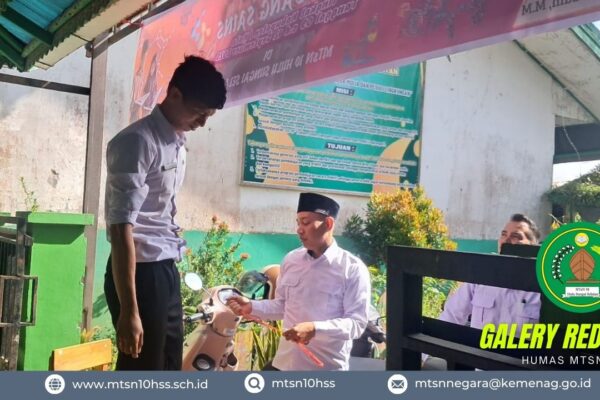 Panitia OMI Tilok MTsN 10 HSS Berikan Pelayanan Prima