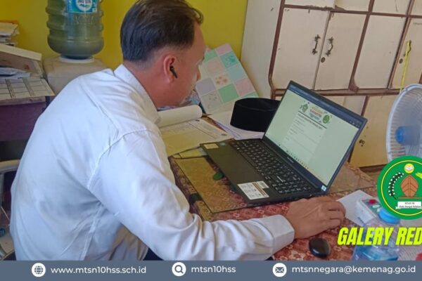 Guru MTsN 10 Hulu Sungai Selatan Laksanakan Pengisian Evaluasi Karakter Terpadu Periode Triwulan III Tahun 2025