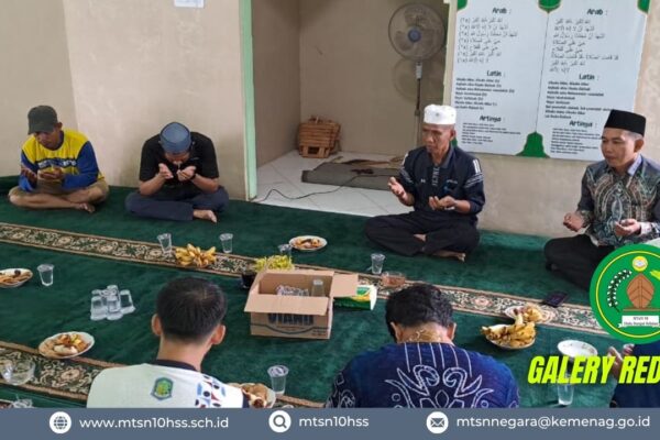 Pendidik dan Tenaga Kependidikan MTsN 10 Hulu Sungai Selatan Gelar Syukuran atas Selesainya Perluasan Selasar Mushalla Madrasah